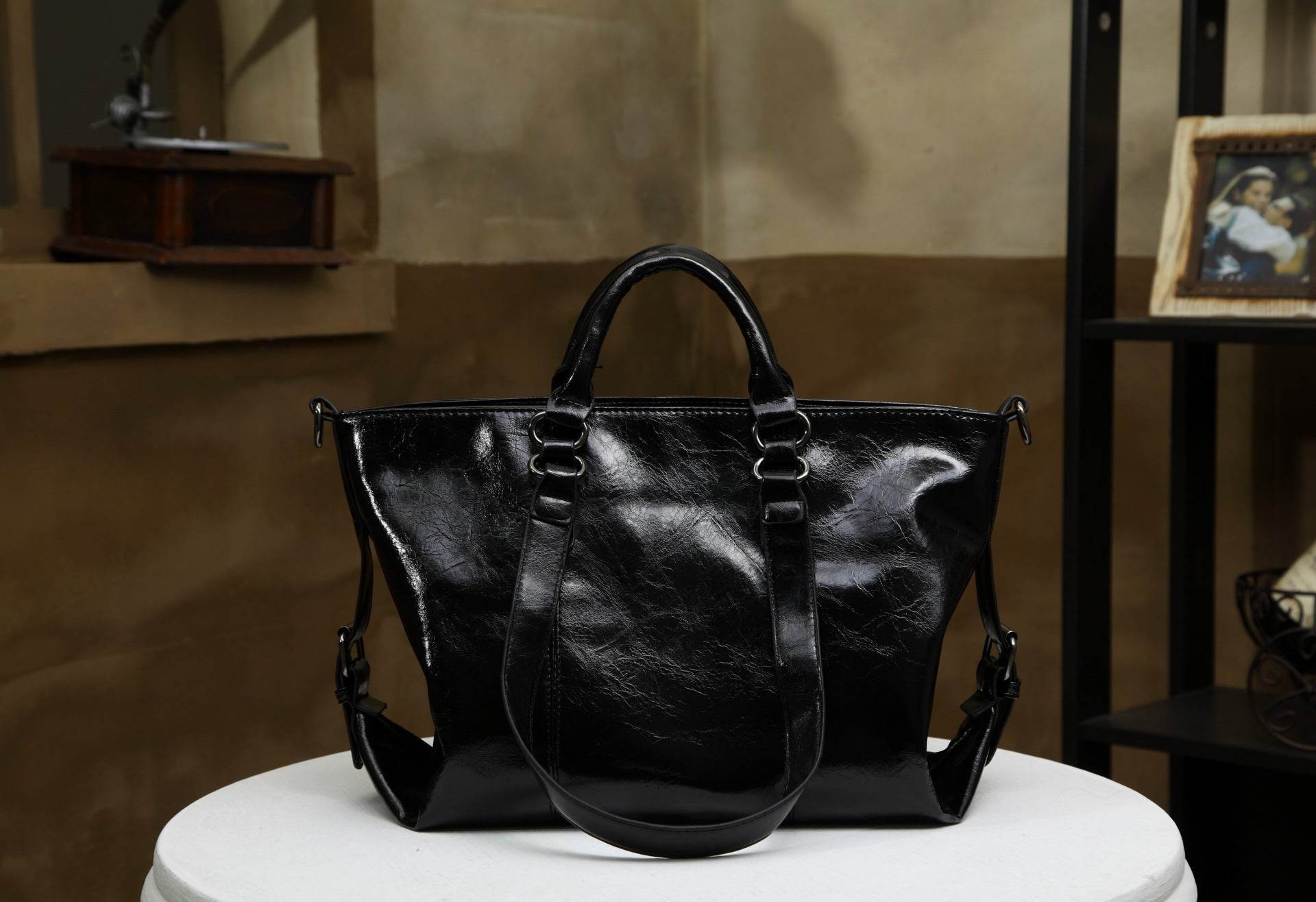 New Winter Europe Retro Fashion Handbag – Stylish Shoulder Bag Satchel for Wholesale - Emprize360